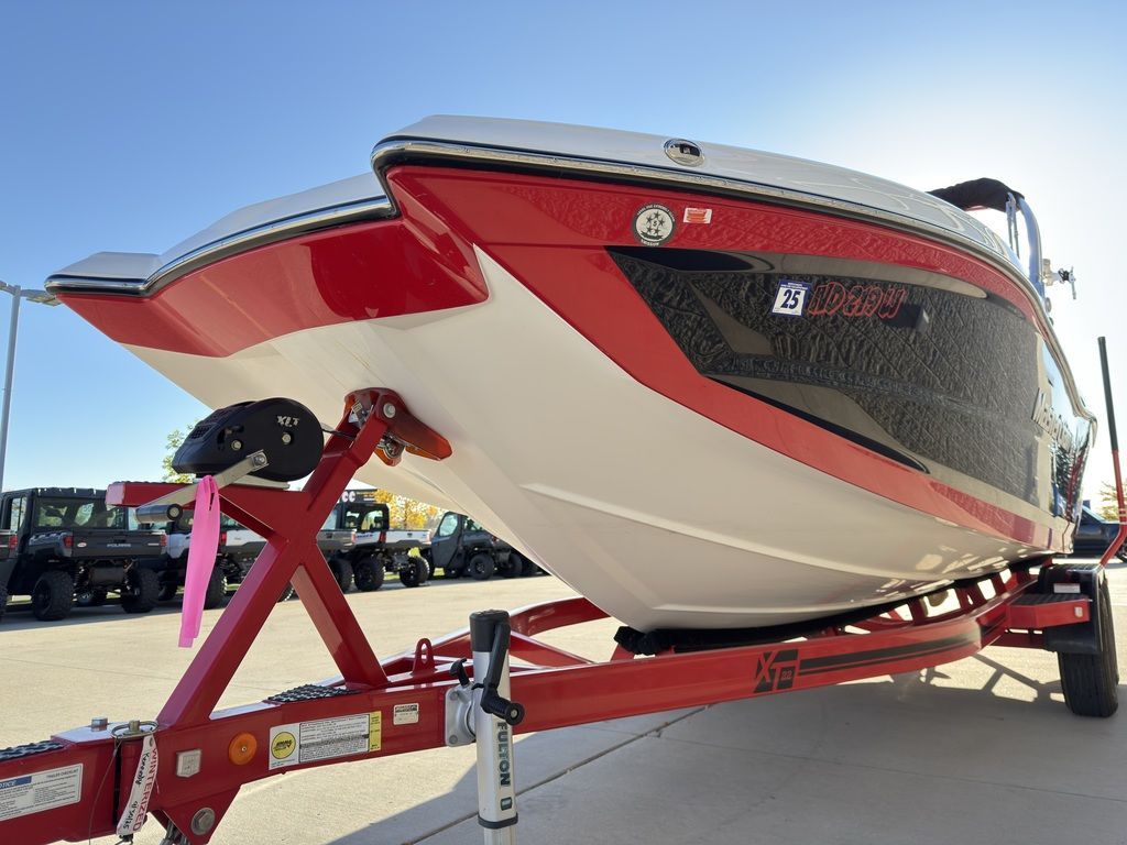 2019 MasterCraft XT22 - 68