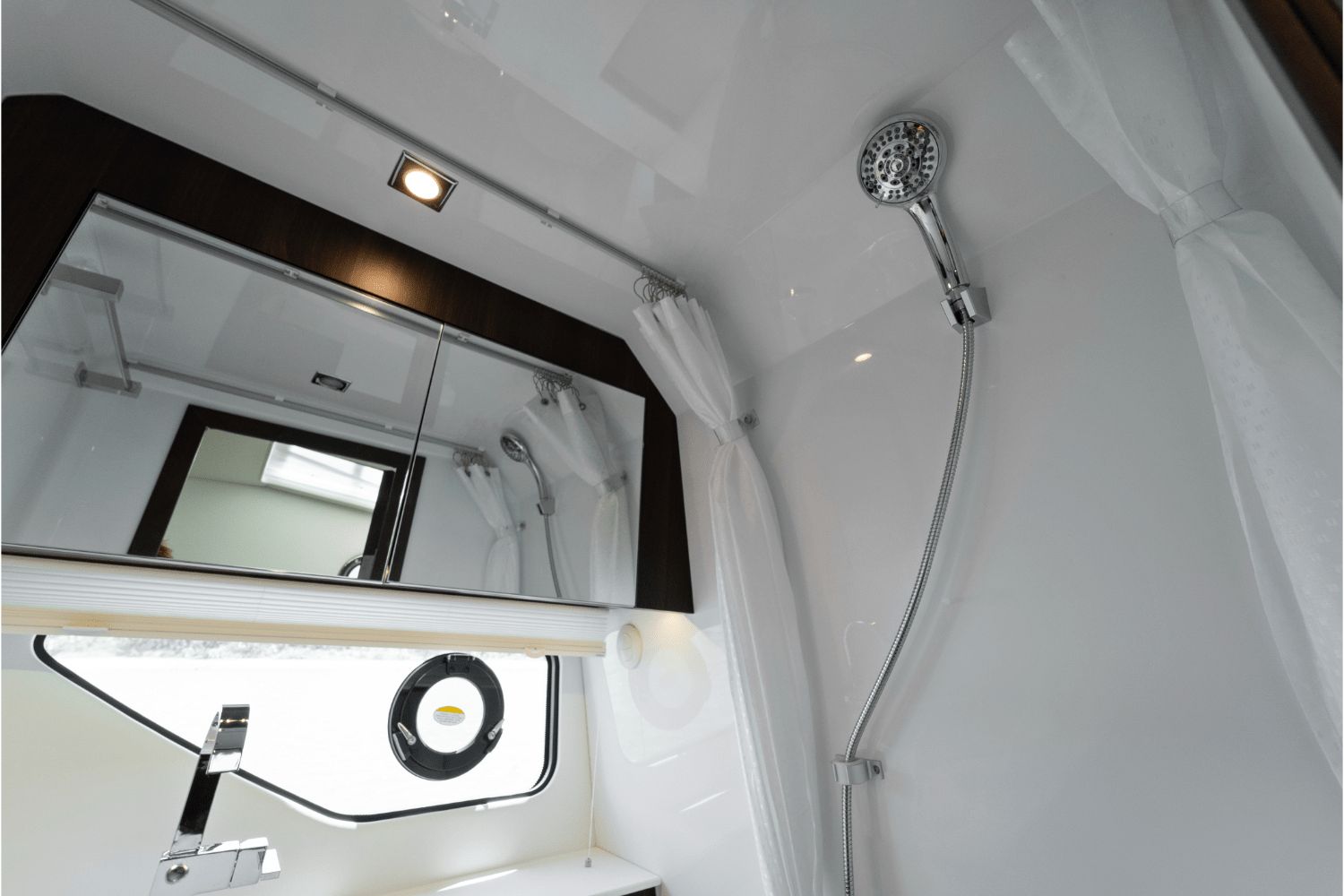2027 Cruisers Yachts 38GLS-OB - 117