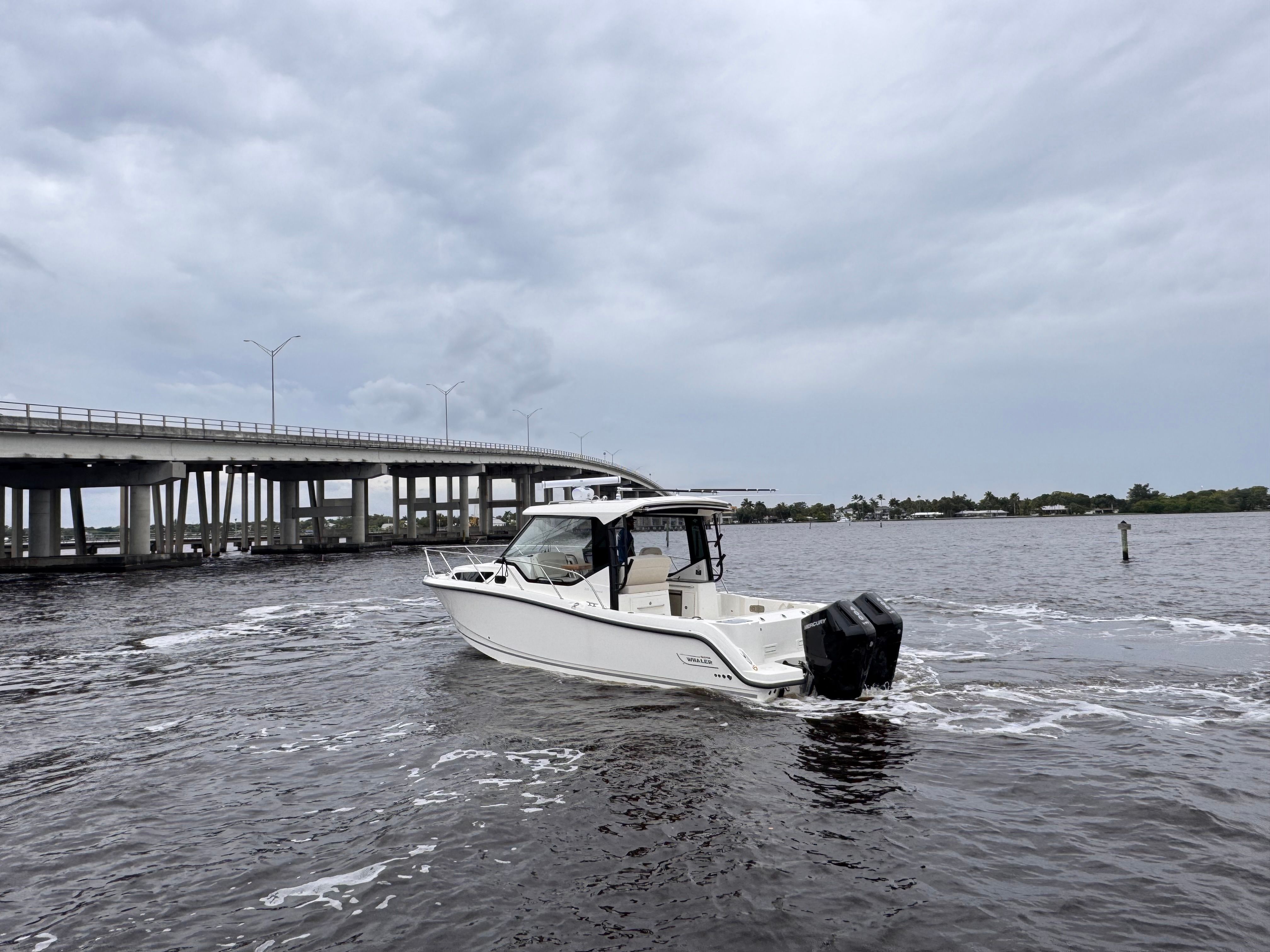 2026 Boston Whaler 325 Conquest - 6