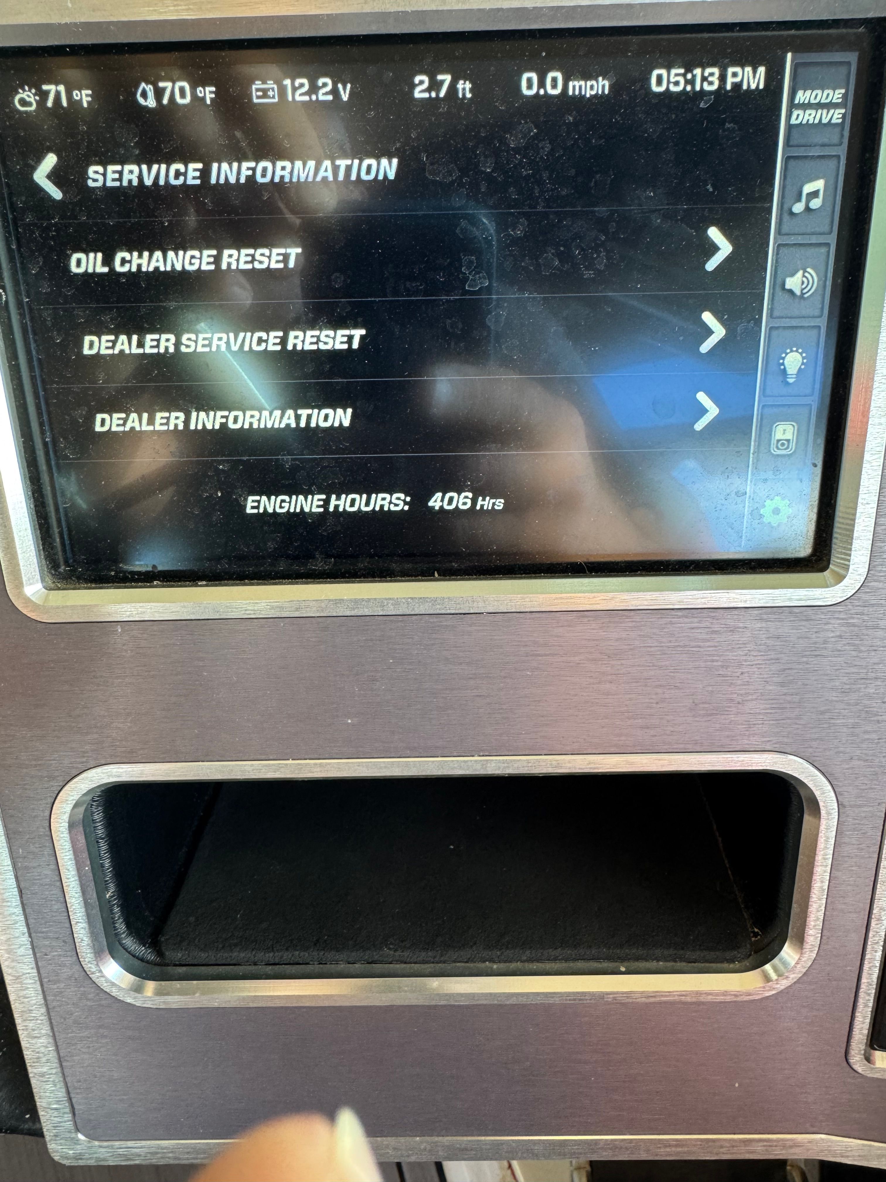 Master XT21 2019 display showing service information and 406 engine hours.
