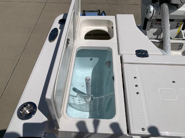 2024 Robalo 266 Cayman boat livewell and storage compartments.