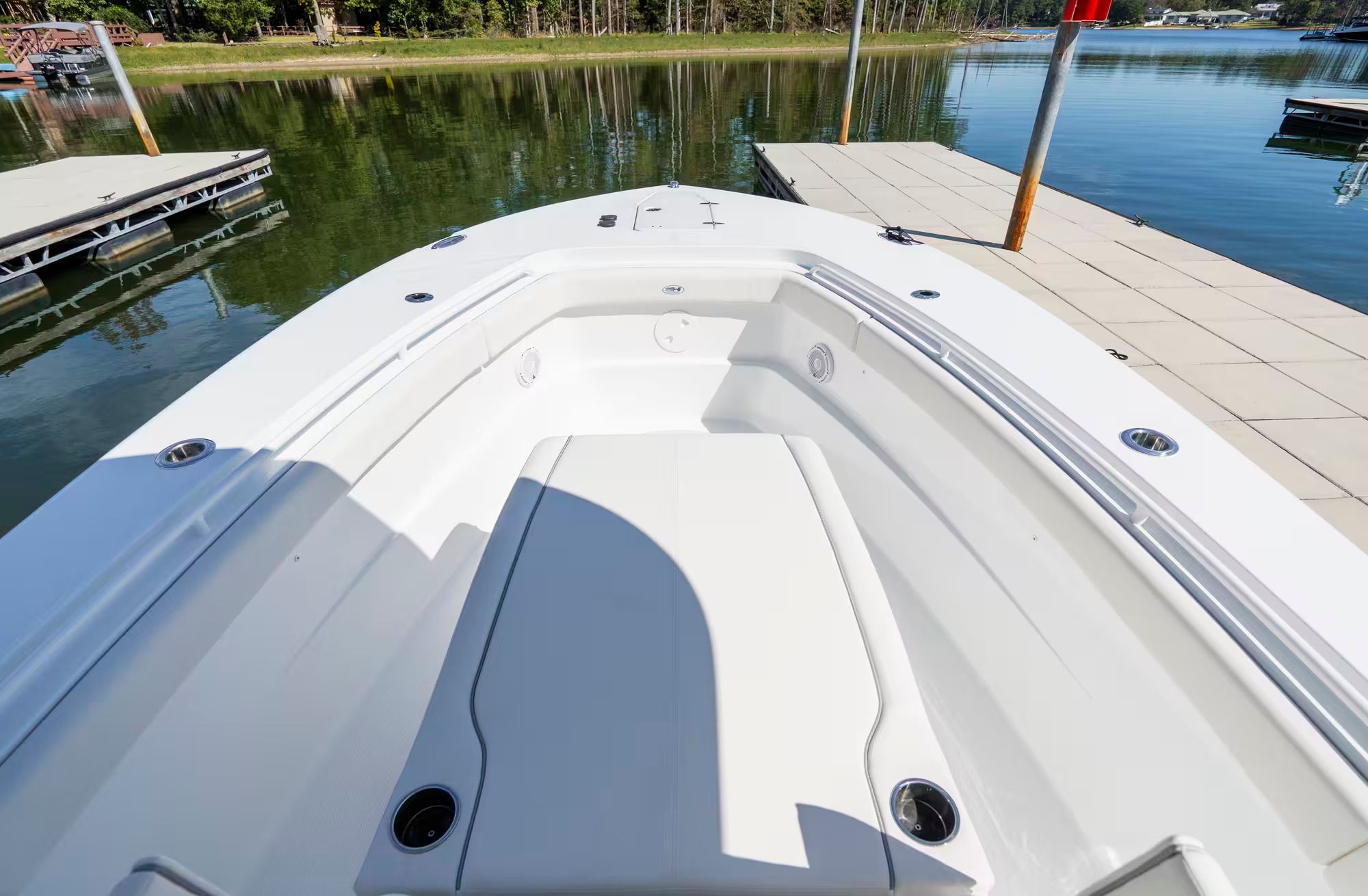2027 Sea Hunt Gamefish 28 Coffin Box - 8