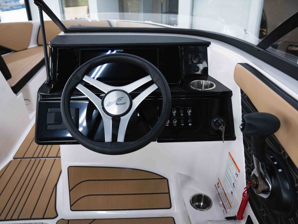 2026 Sea Ray SPX 210 Outboard - 10