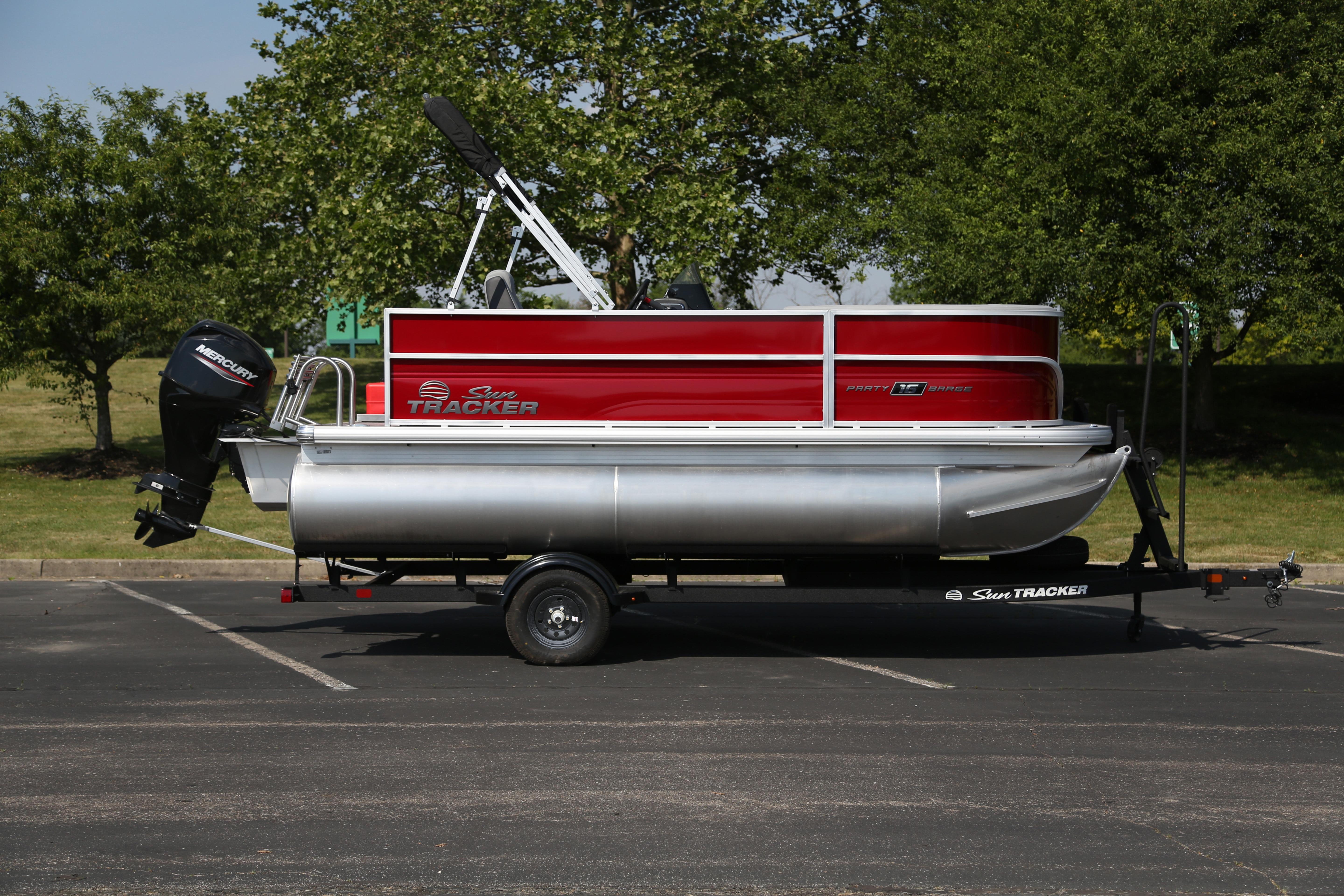 2026 Sun Tracker Party Barge 16 DLX