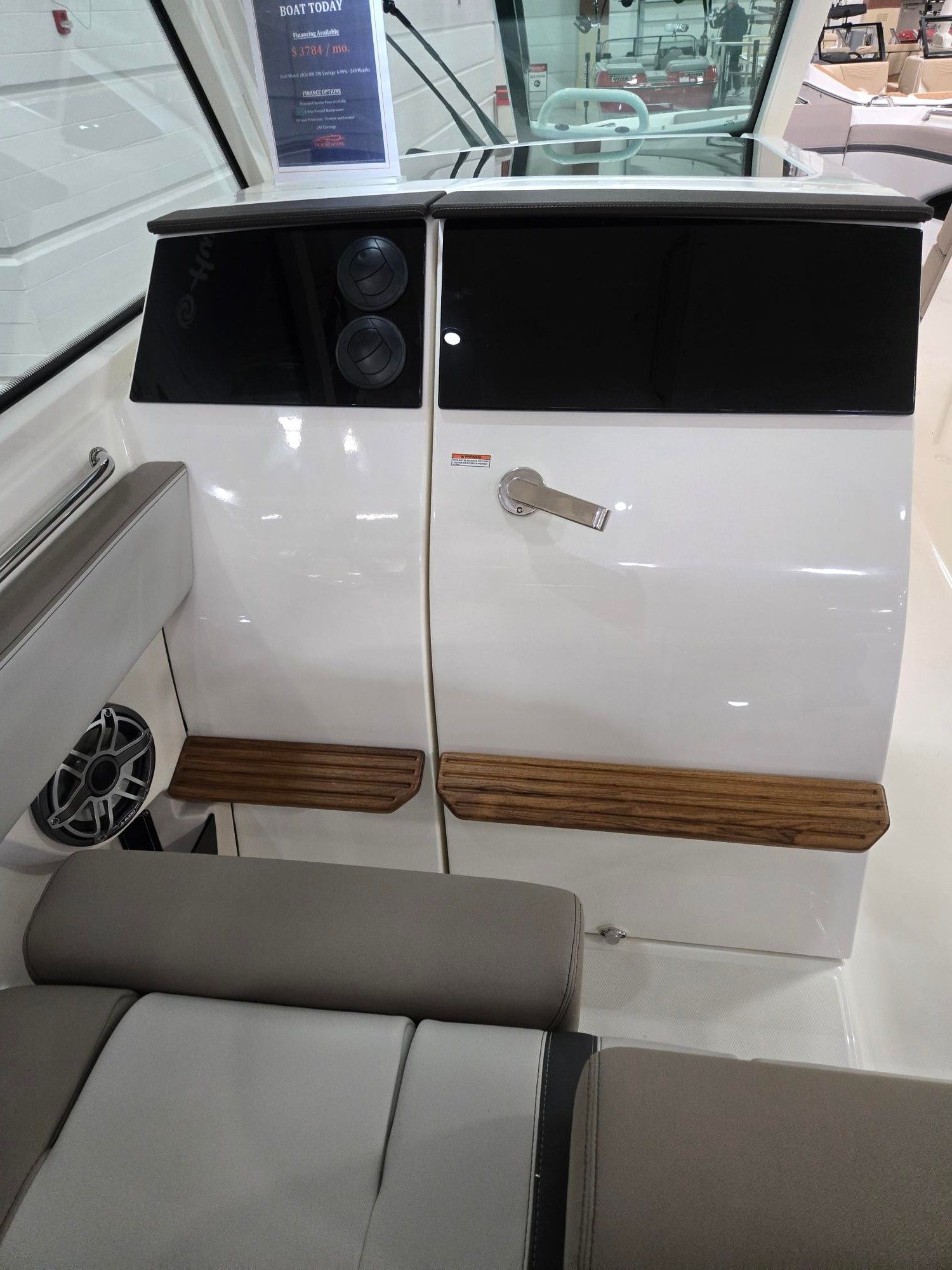 2026 Boston Whaler 330 Vantage - 20