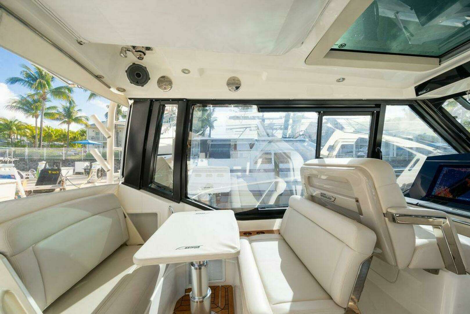 2023 Boston Whaler 405 Conquest - Image 23