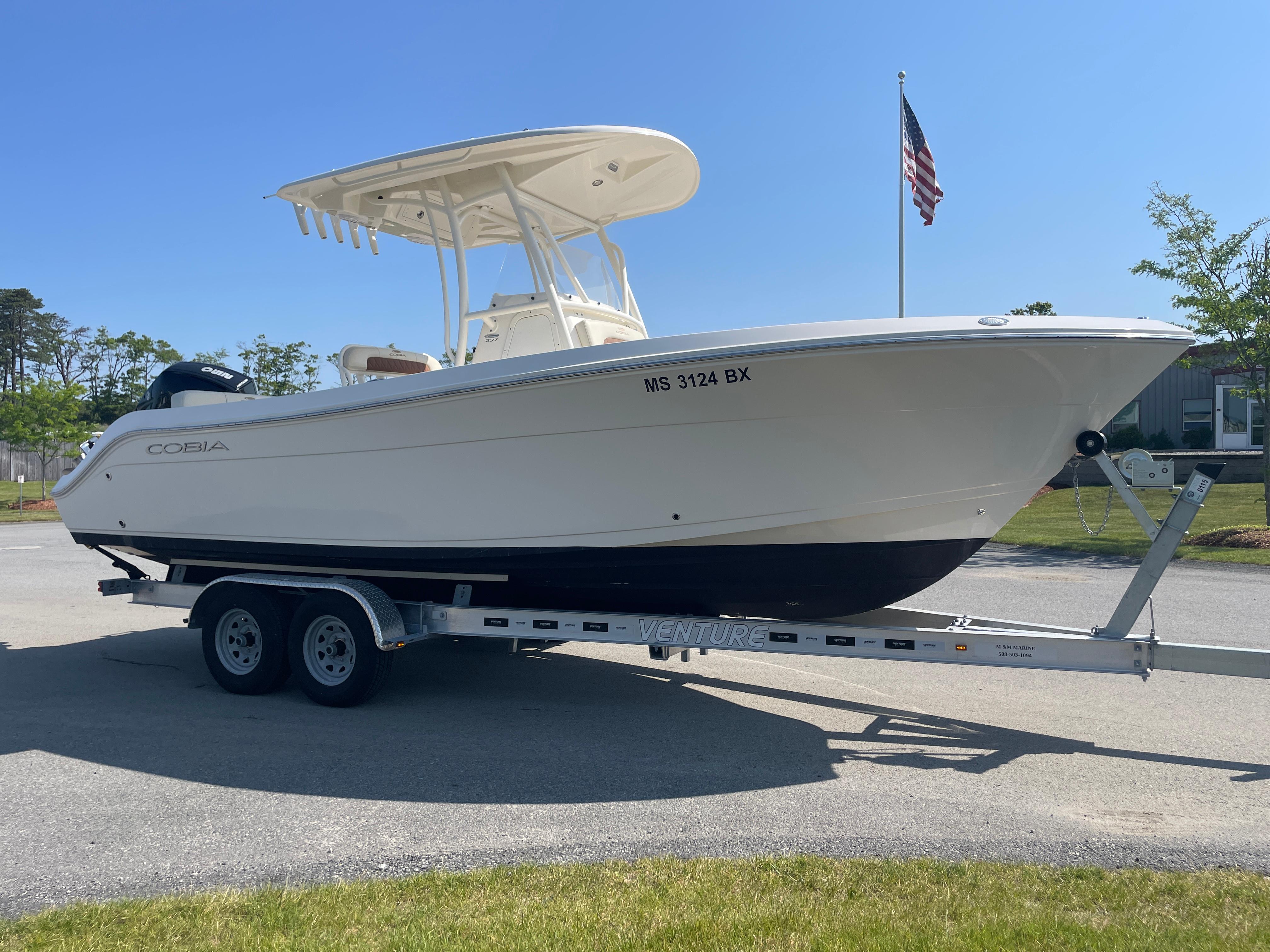 2022 Cobia 237 Center Console