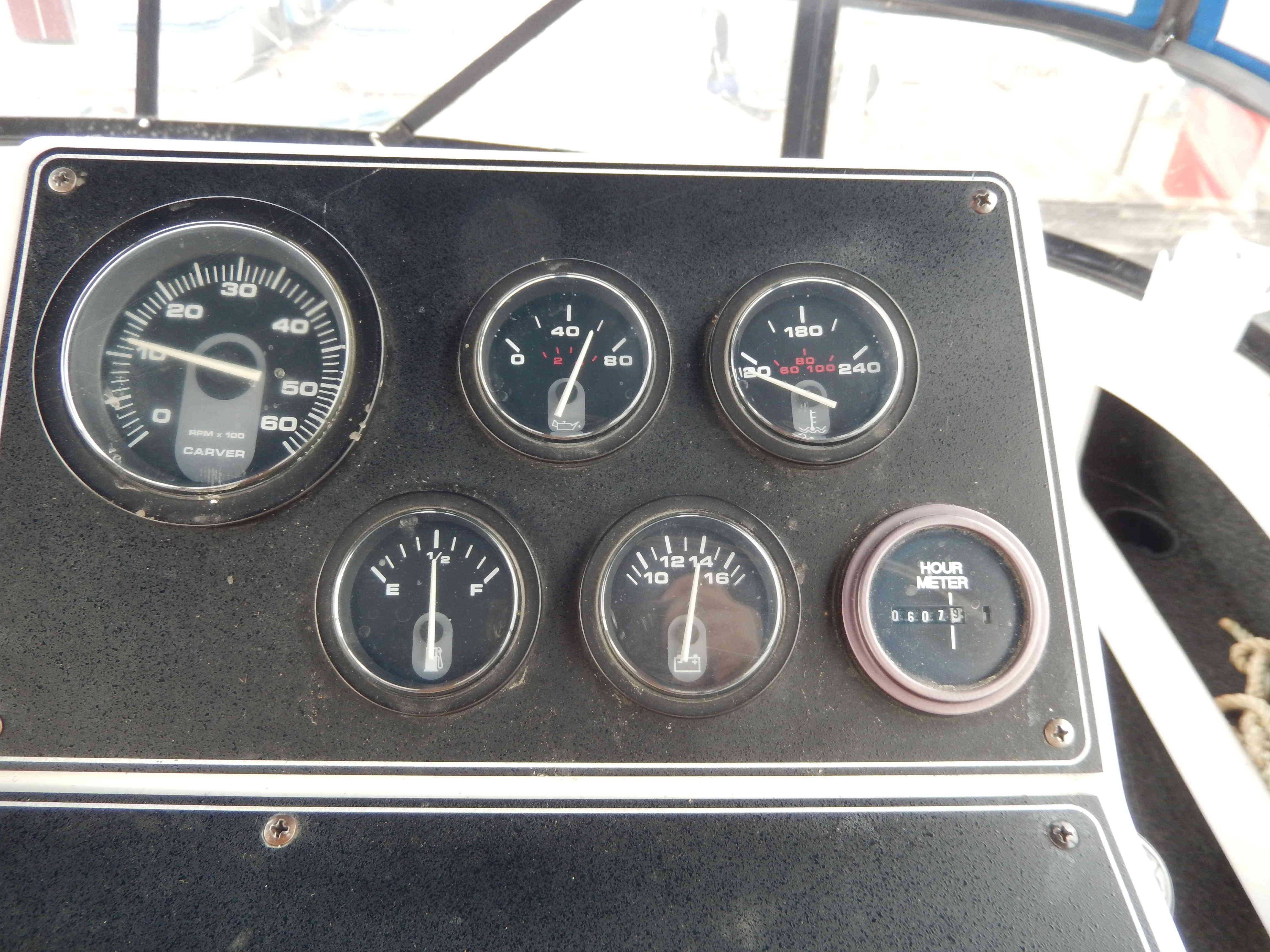 1991 Carver 33AFT - 26