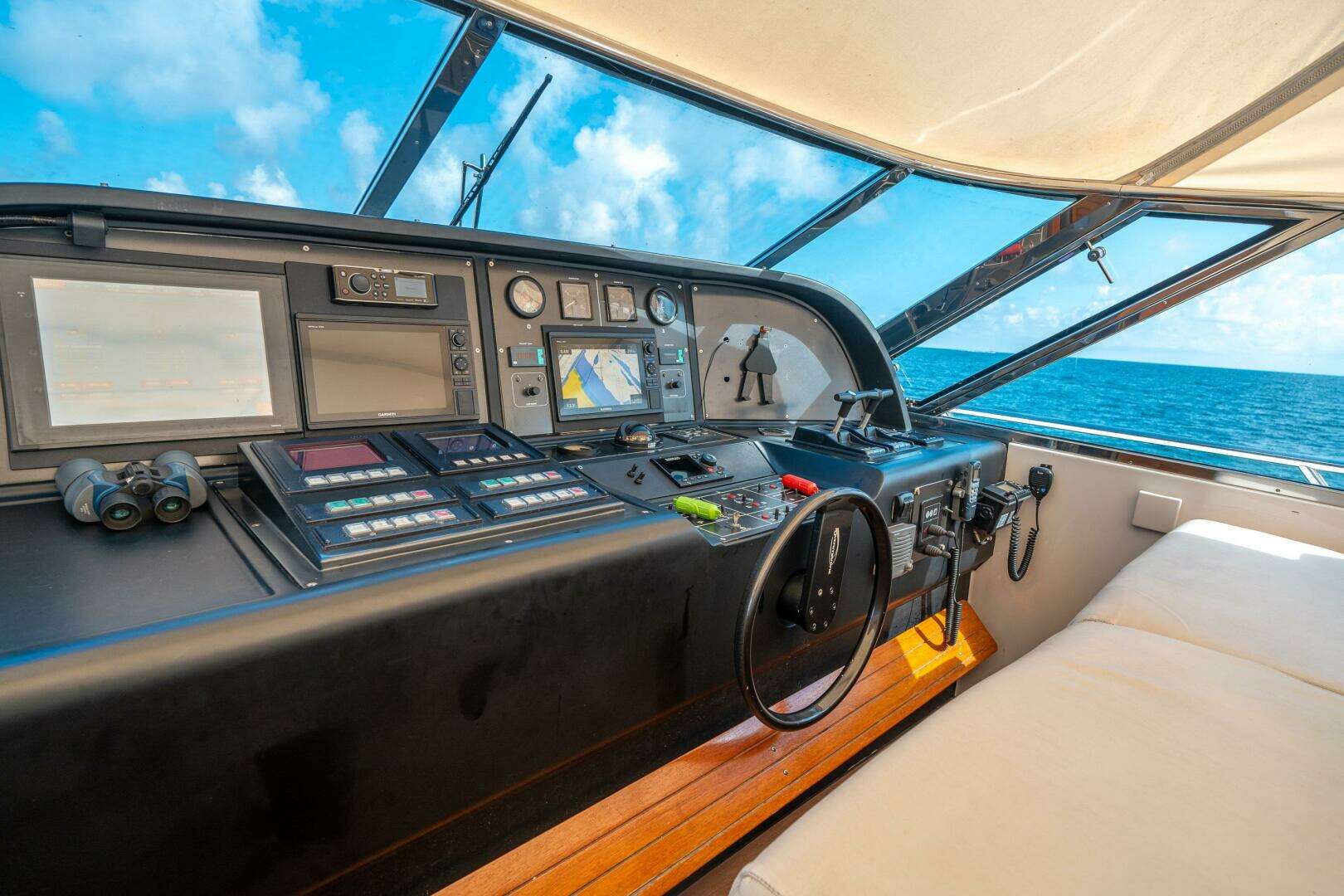 2001 Mangusta 80 - Image 23