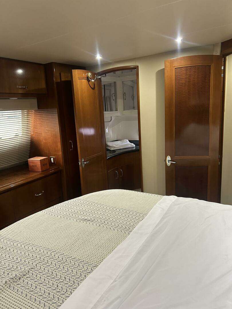 2003 Carver 466 Motor Yacht - Image 72