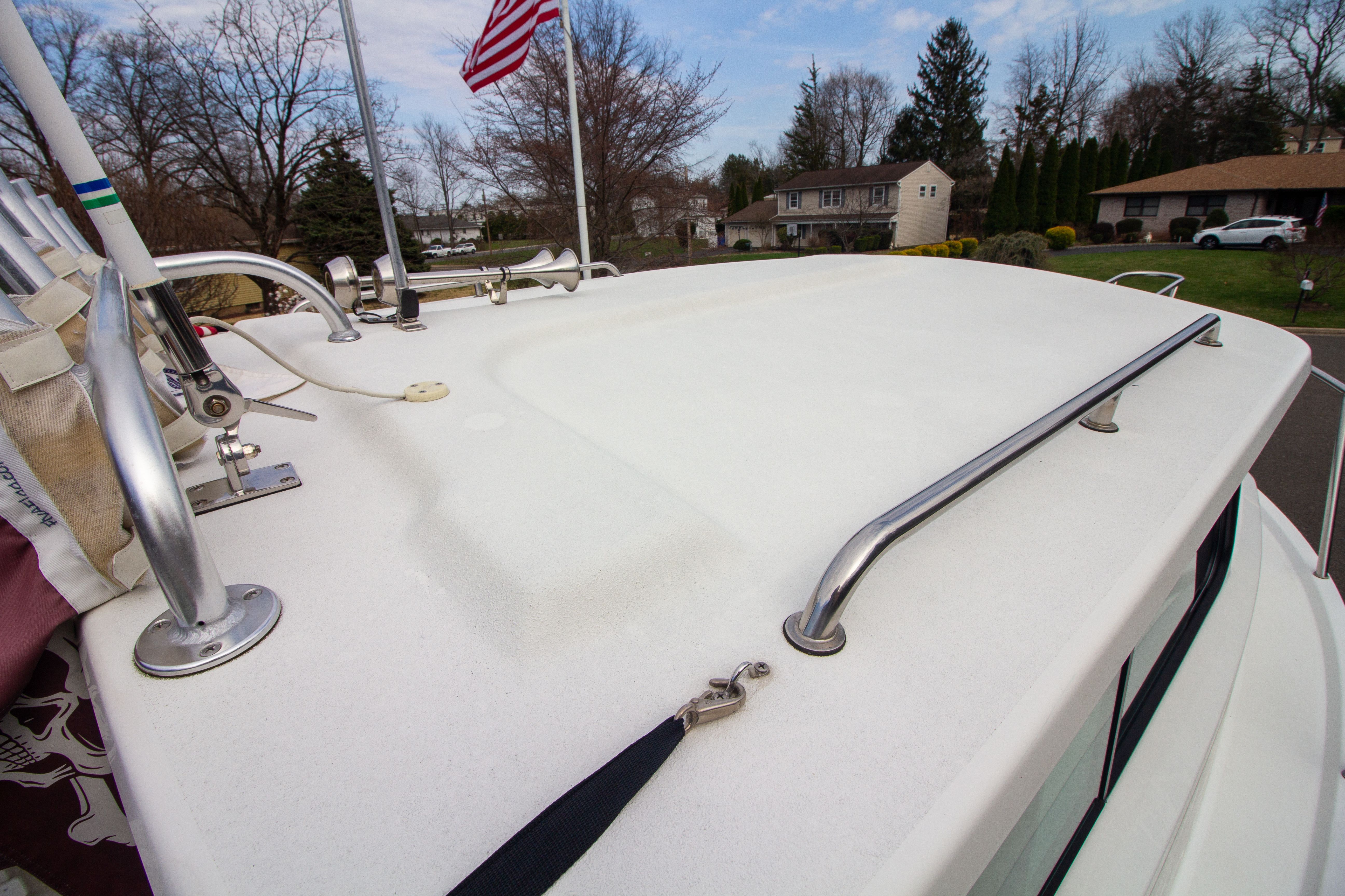 Roof of 2022 Parker 2520 XLD Sport Cabin with flag.