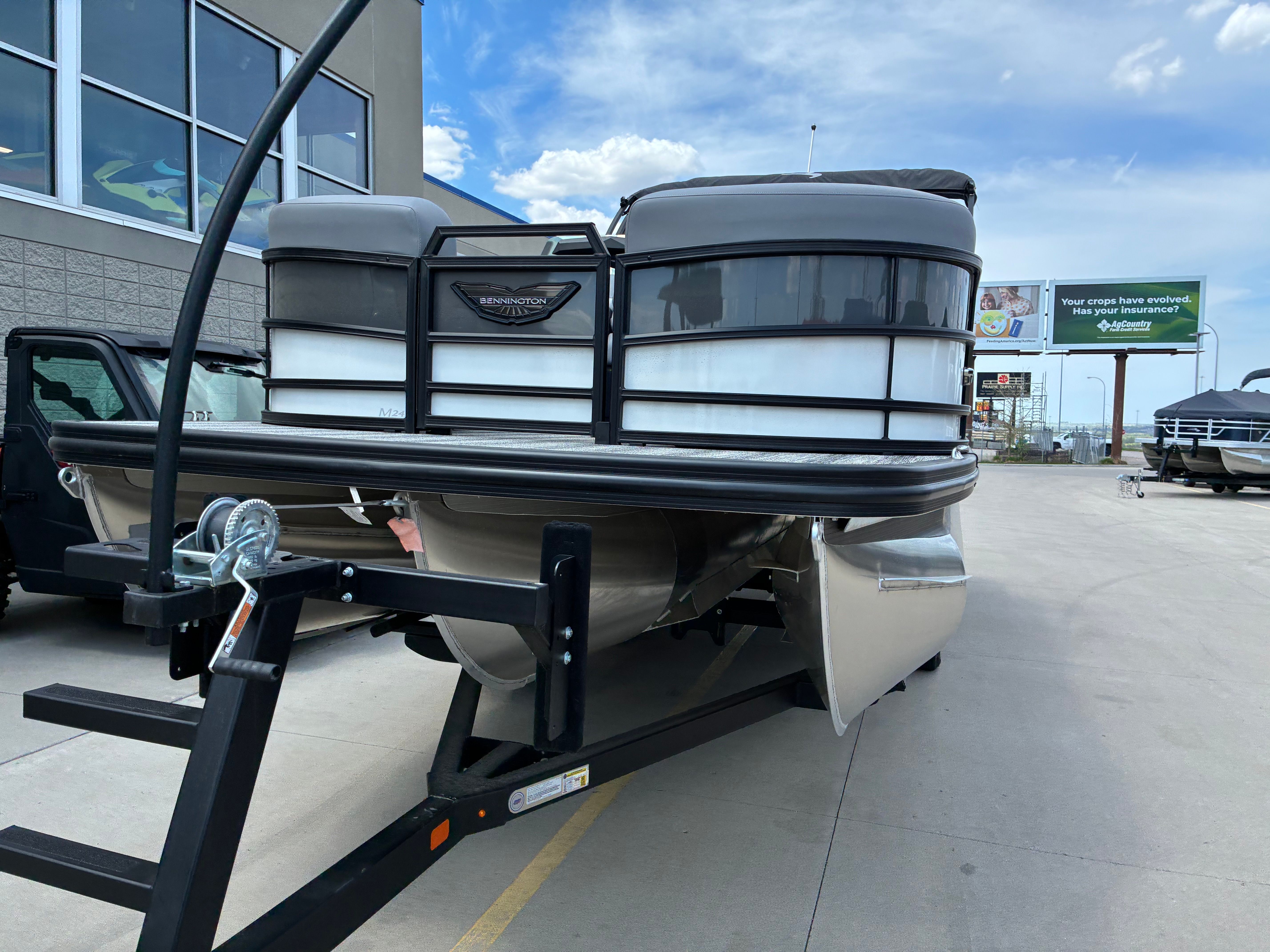 2026 Bennington 24 M Fastback - Quad Bench - 5