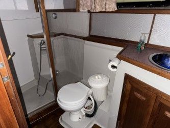 1986 Carver 42' Cockpit MY - 17