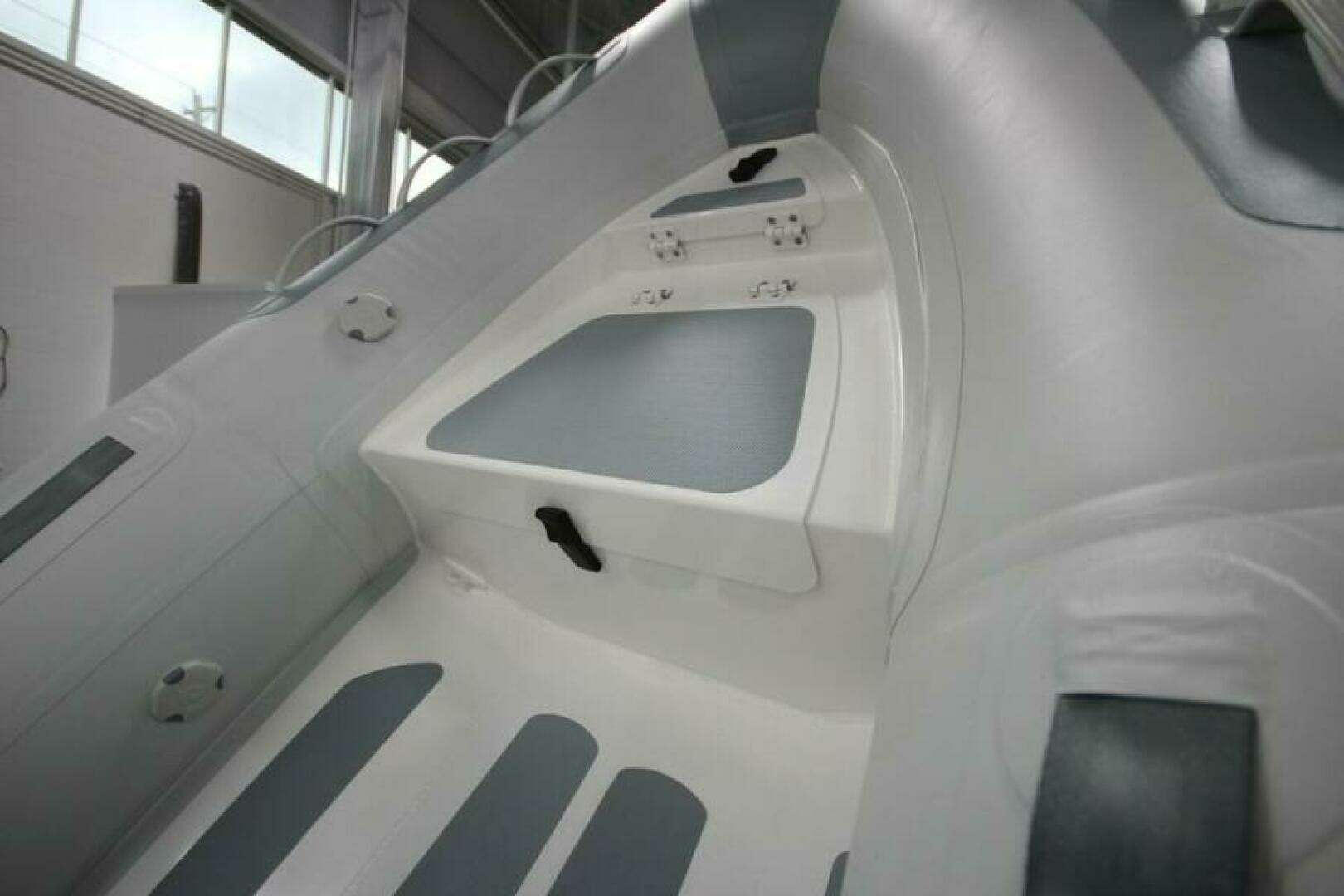 2023 Zodiac Cadet 330 DL RIB ALU PVC - Image 7