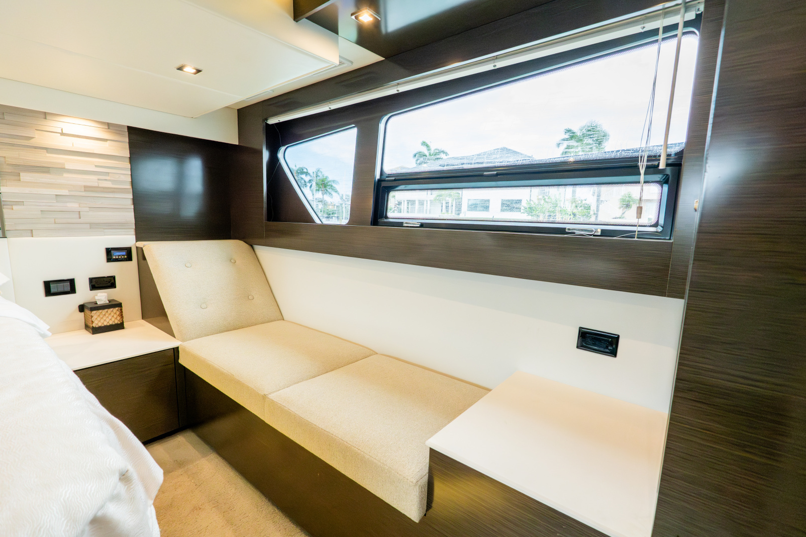 2018 Cruisers Yachts 50 CANTIUS - Image 59