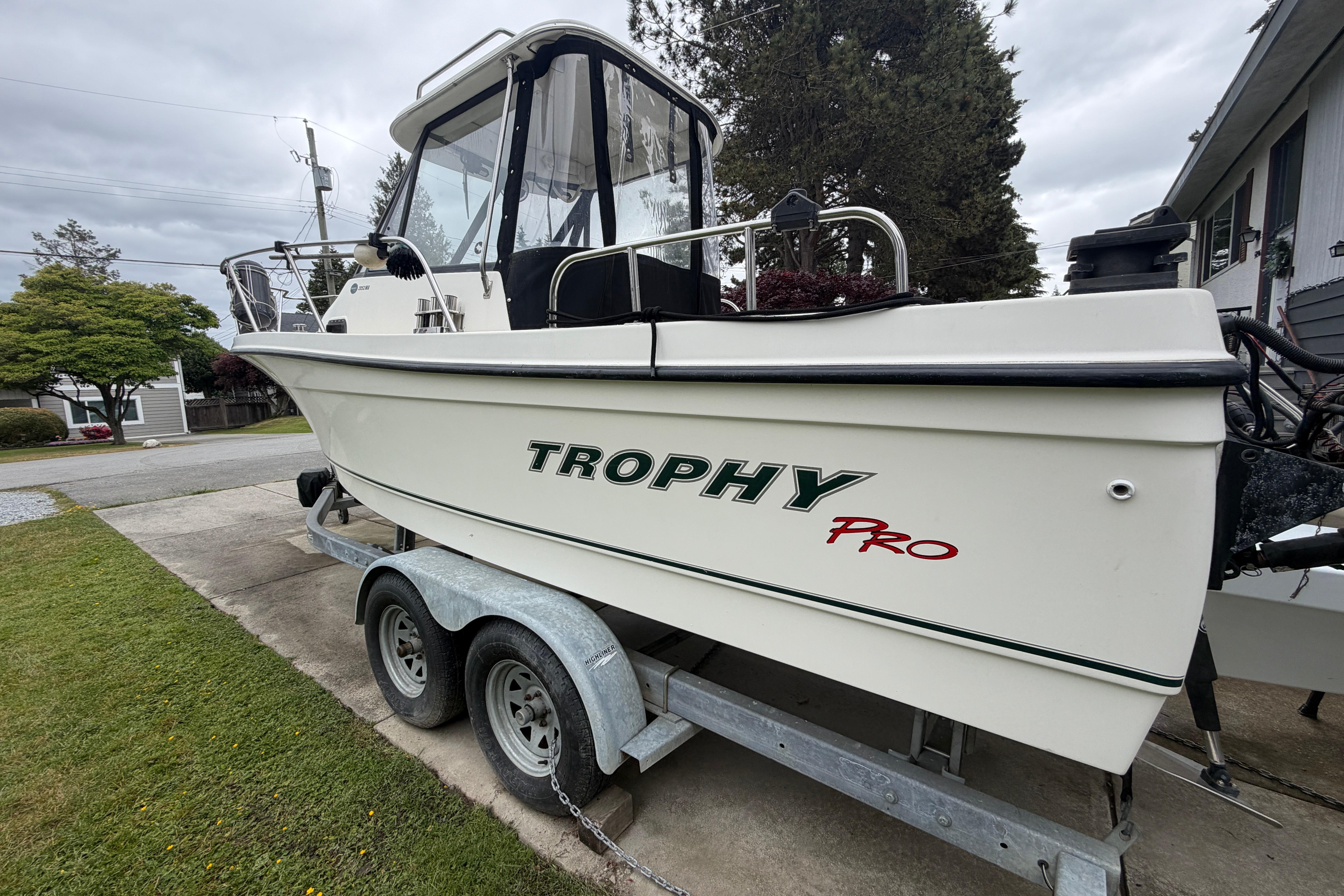 2005 Bayliner 2052 Trophy Walkaround