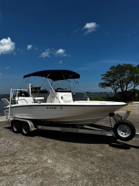 2008 Boston Whaler 200 Dauntless