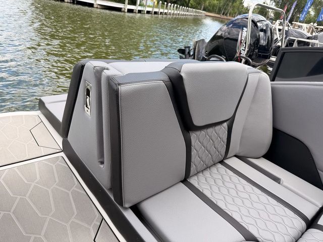 2026 Yamaha Boats 255XE - 29