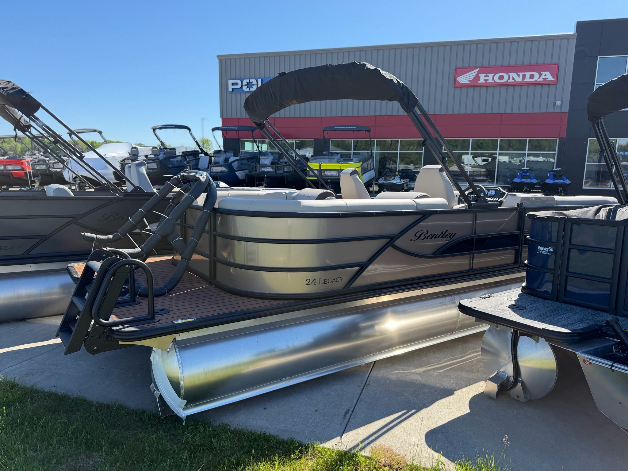 2026 Bentley Pontoons Legacy 240 Navigator - 3