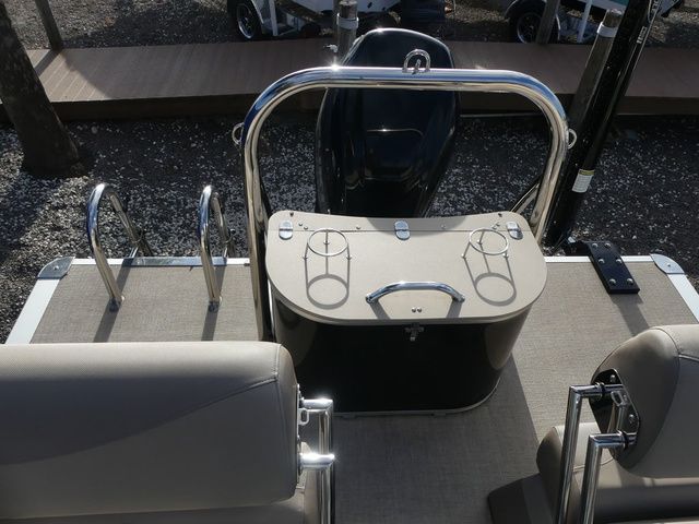 2025 Avalon LSZ Rear Fish 25 FT - 14