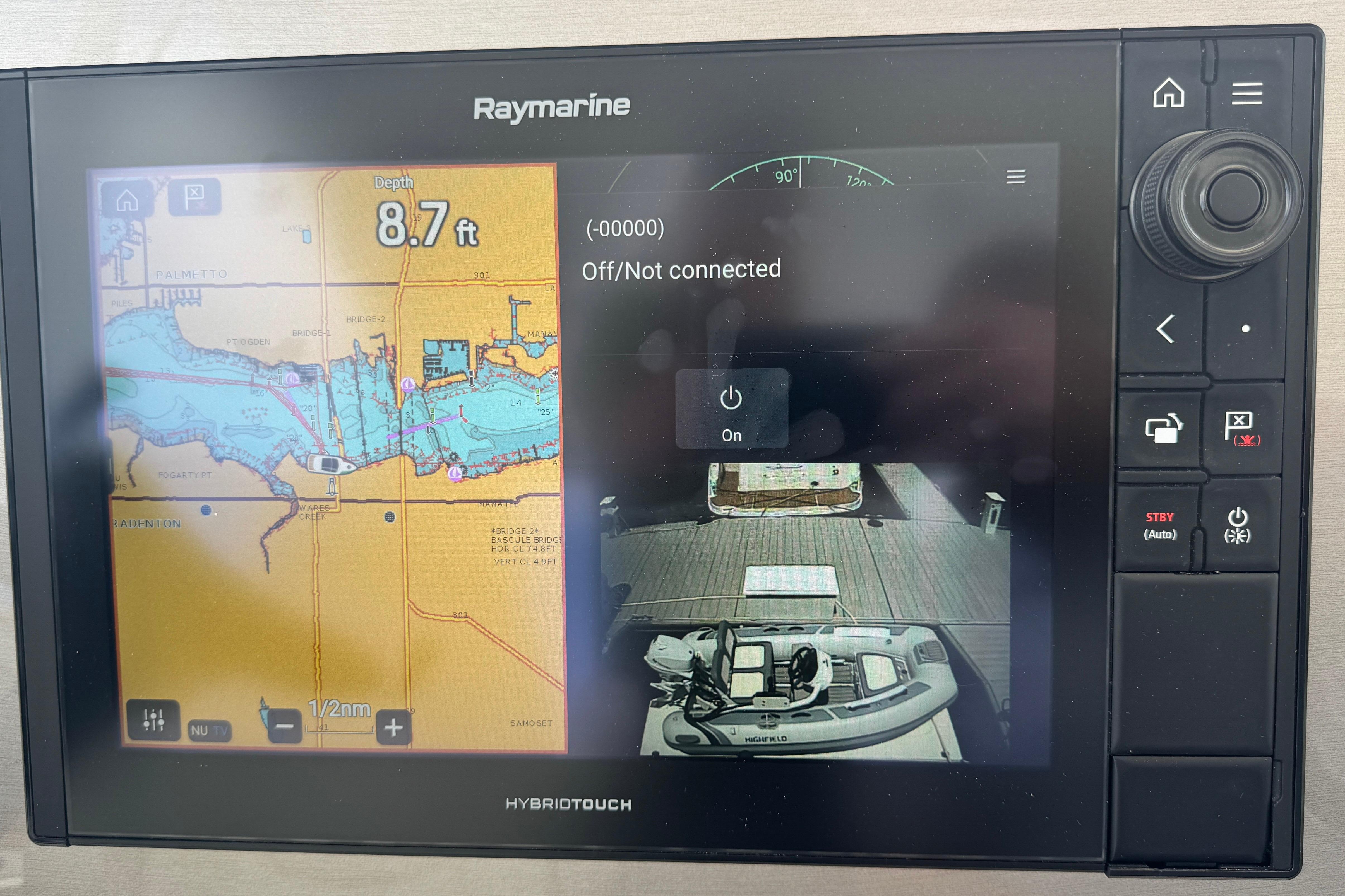 2007 Carver 47 Motor Yacht Digital Displays