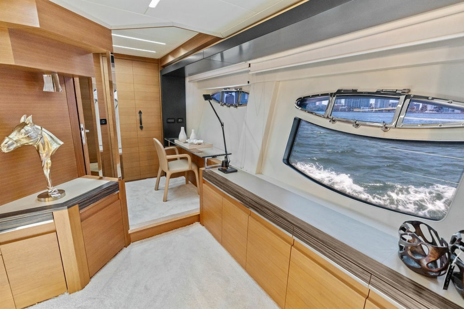 2012 Pershing 92 - Image 36