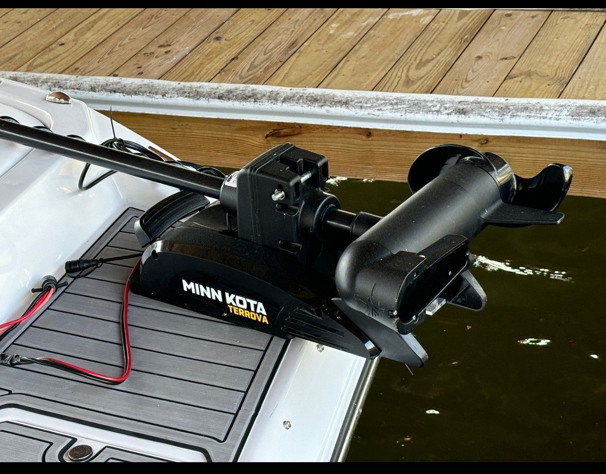 Minn Kota Terrova motor on Starcraft SVX 211 boat, 2023 model.