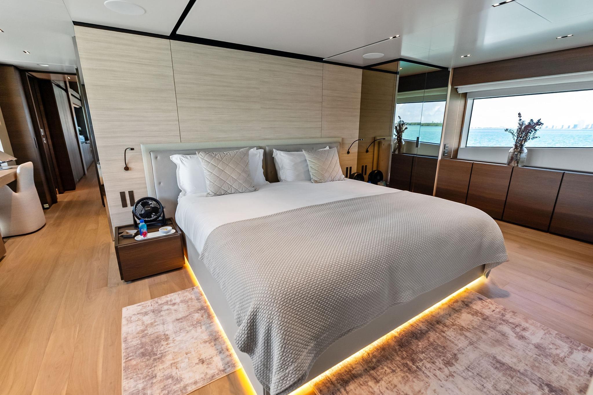 2023 Custom Line Navetta 33 - 74