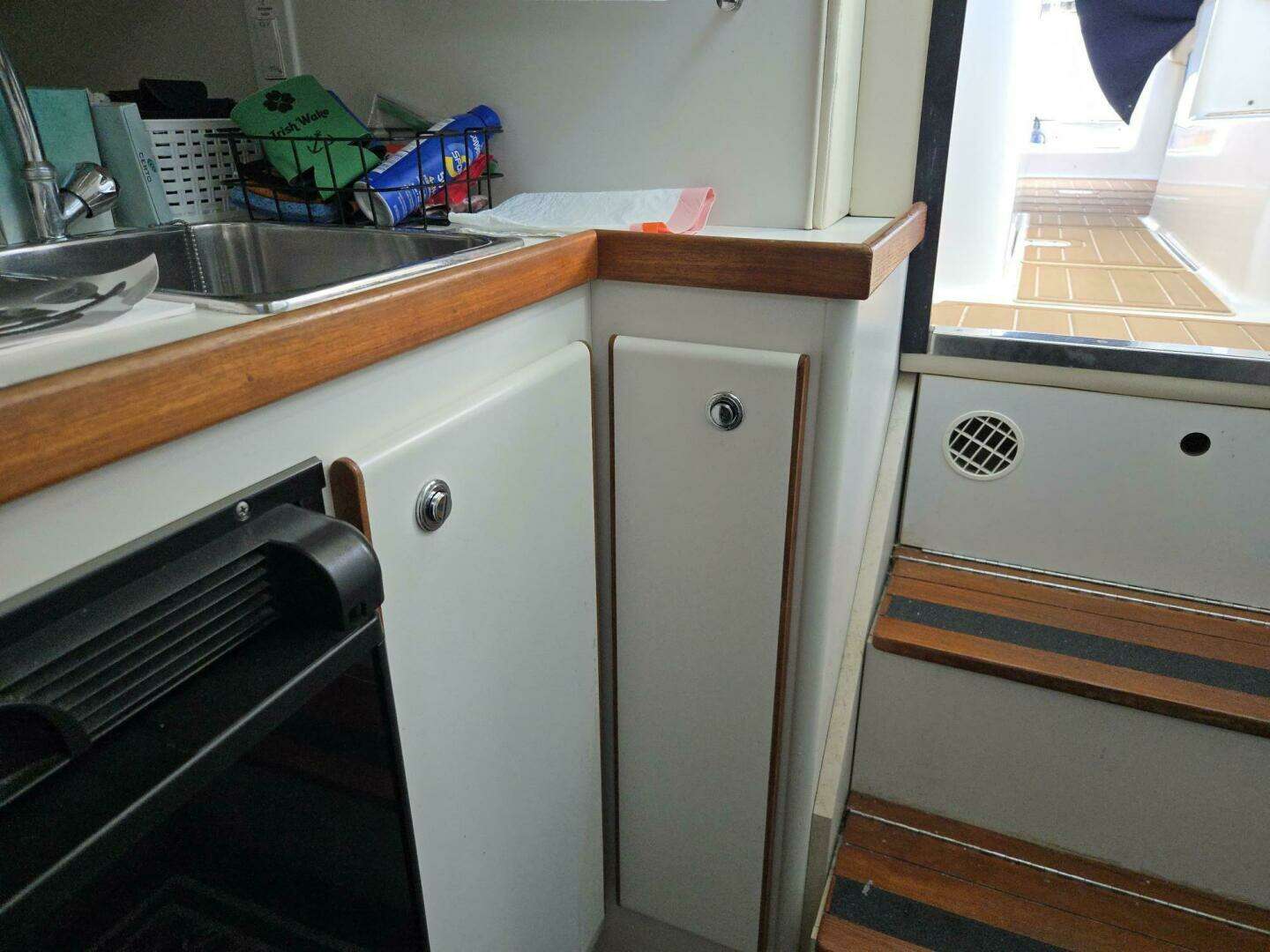 1998 Tiara Yachts Coronet - Image 11