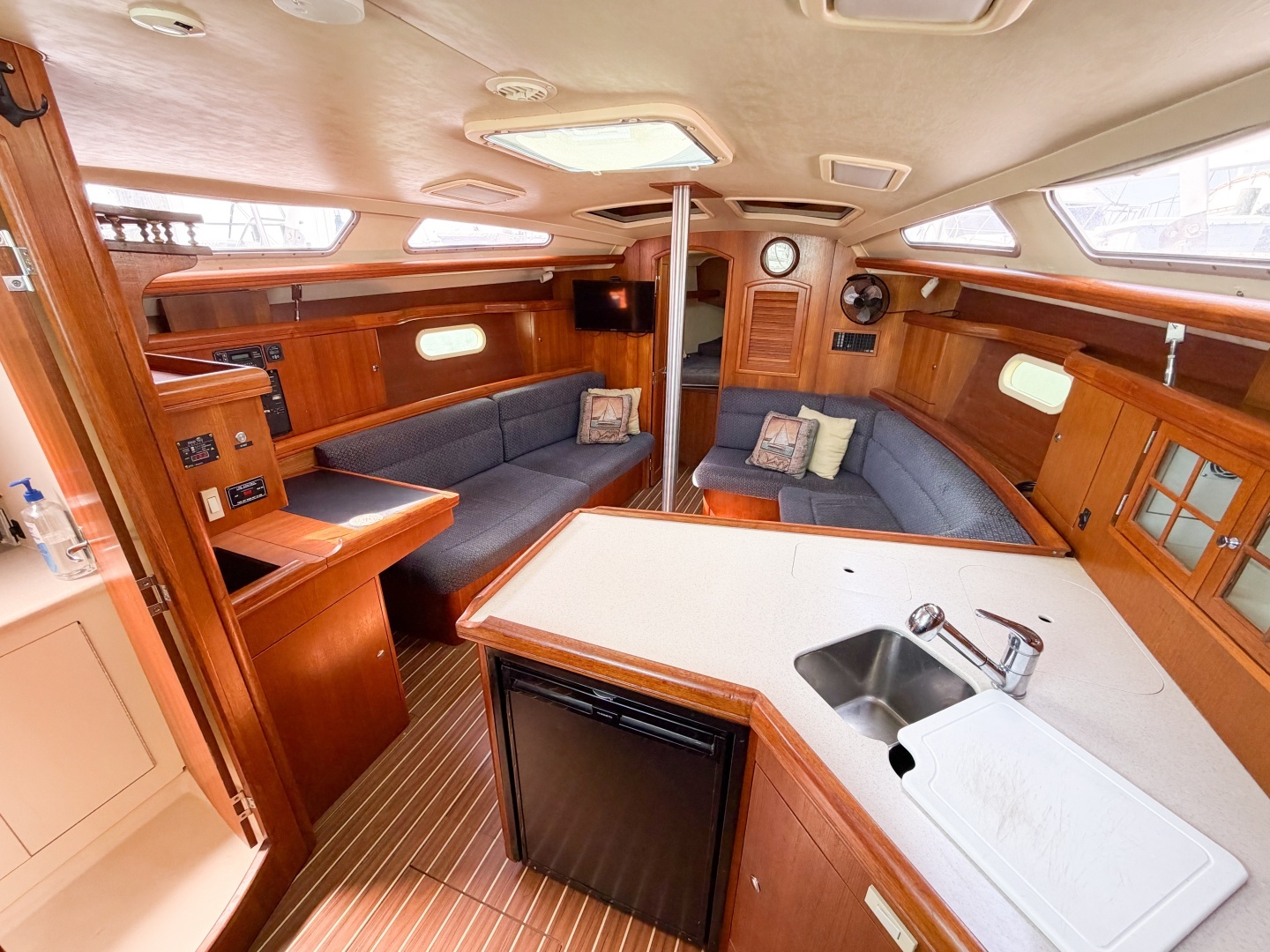 2005 Hunter 36 - Image 53