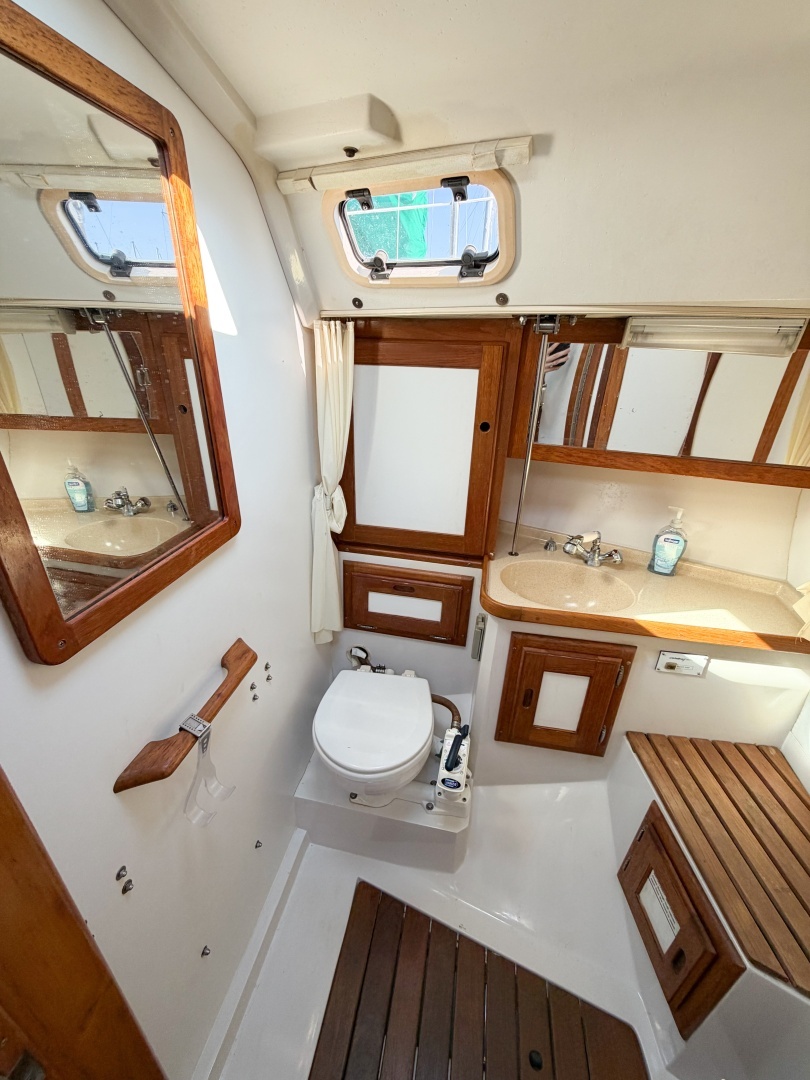1996 Catalina 36 Mk II - Image 43