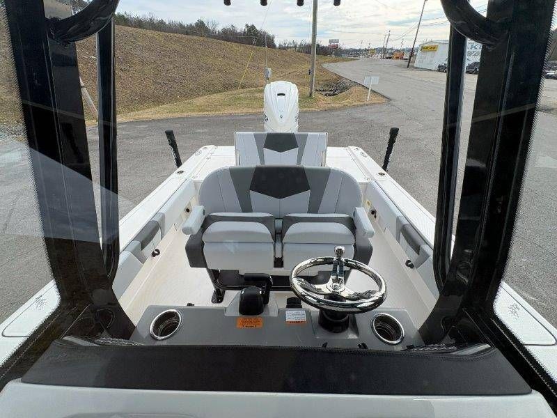 2026 Robalo 266 Cayman - 56