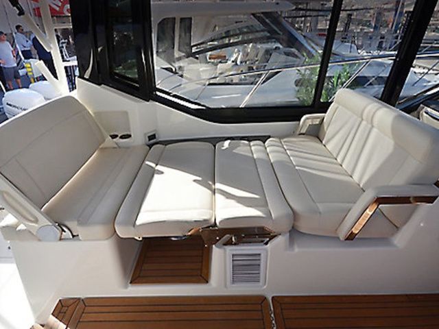 2026 Boston Whaler 405 Conquest - 7