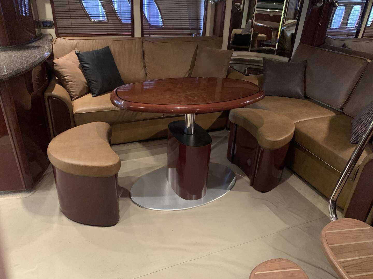 2007 Sea Ray 52 SUNDANCER - Image 48
