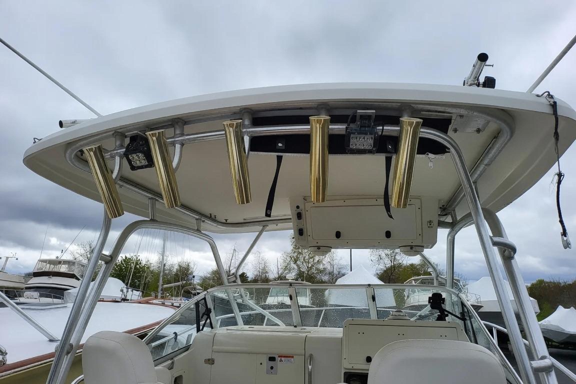 2003 Hydra-Sports Vector 2800 WA boat with rod holders and cockpit view.