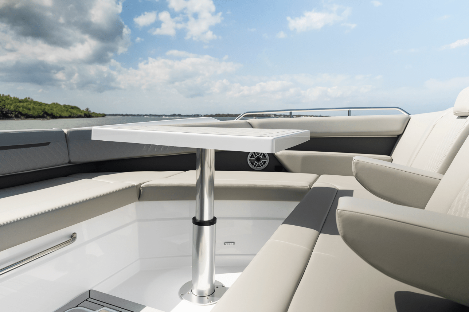 2026 Cruisers Yachts 50GLS OB - Image 83