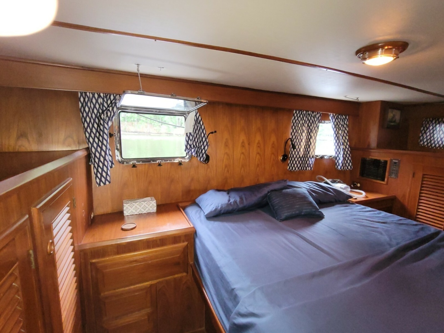 1990 DeFever Offshore Cruiser - Image 13