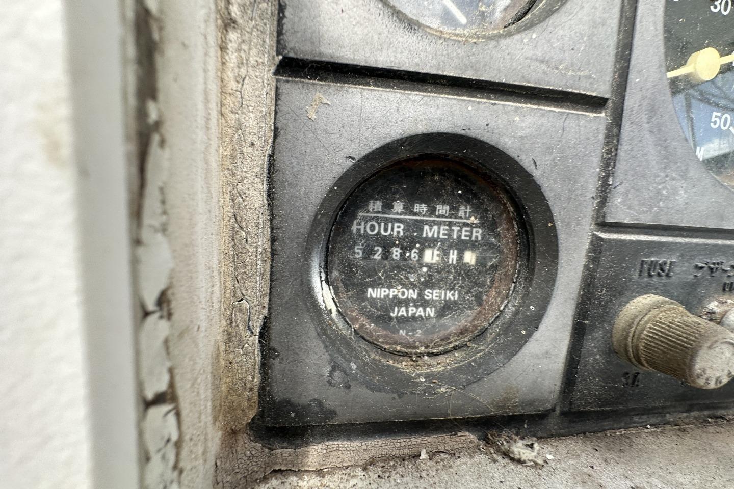 Hour meter on a 1976 Valiant 40, Nippon Seiki Japan, showing 5286 hours.