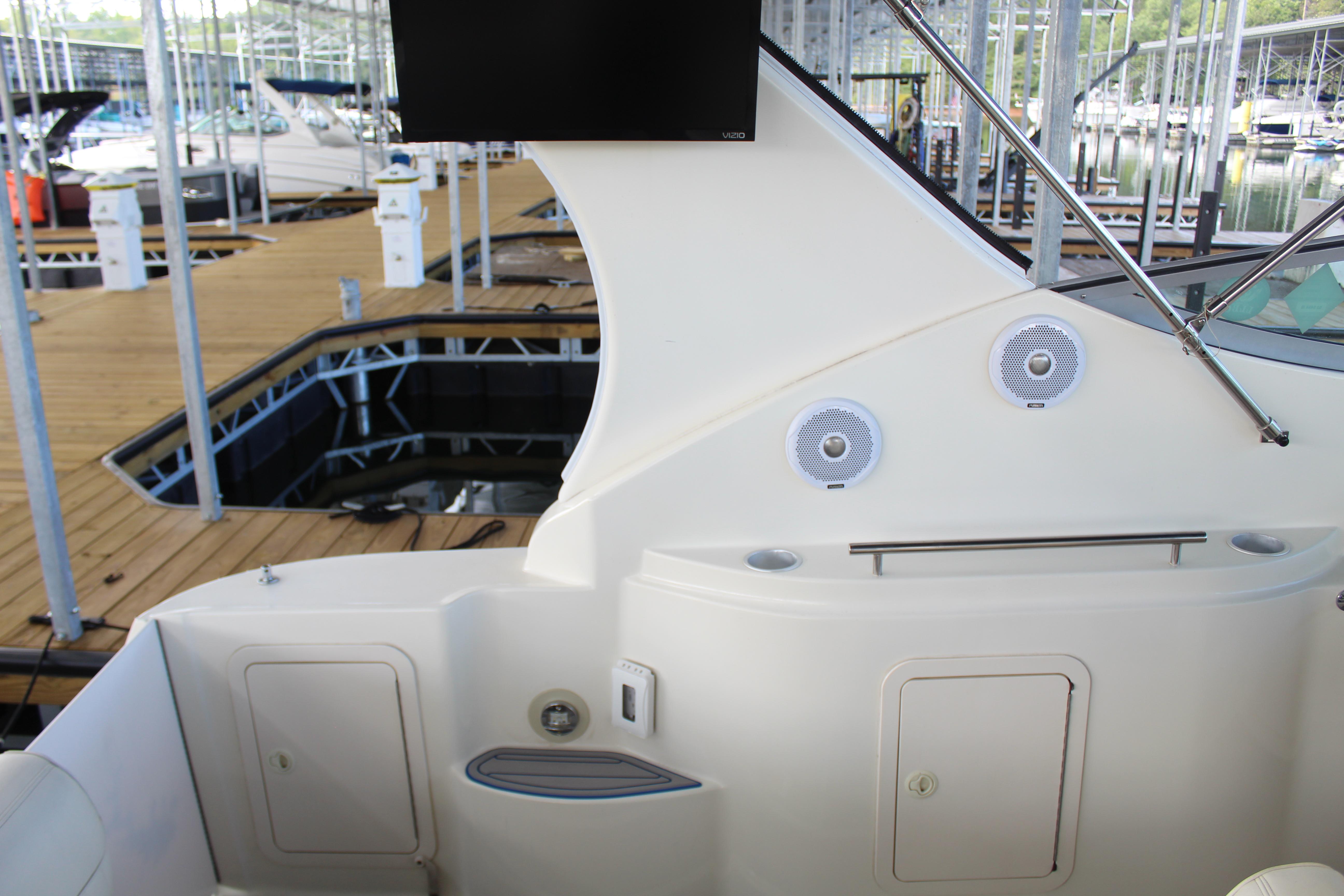 1999 Cruisers Yachts 3075 Rogue - 19