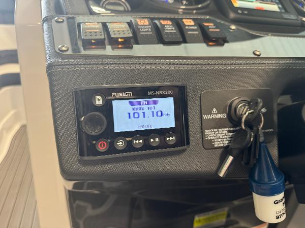 Control panel of a 2018 Monterey 258 Super Sport boat with radio and ignition keys.