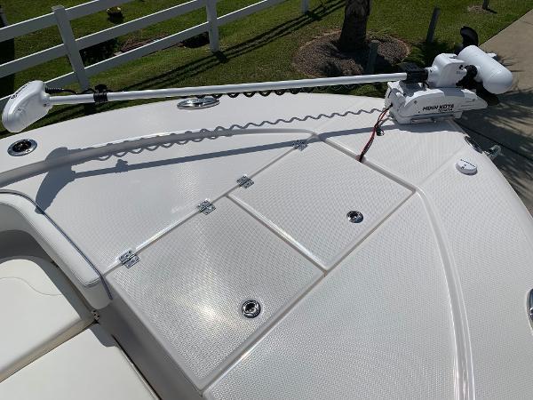 2024 Robalo 266 Cayman boat deck with Minn Kota trolling motor.