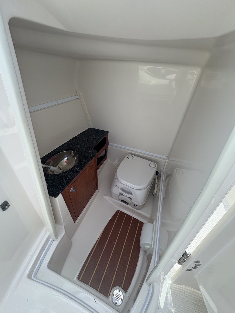 2013 Monterey M5 Sport Boat - Image 28