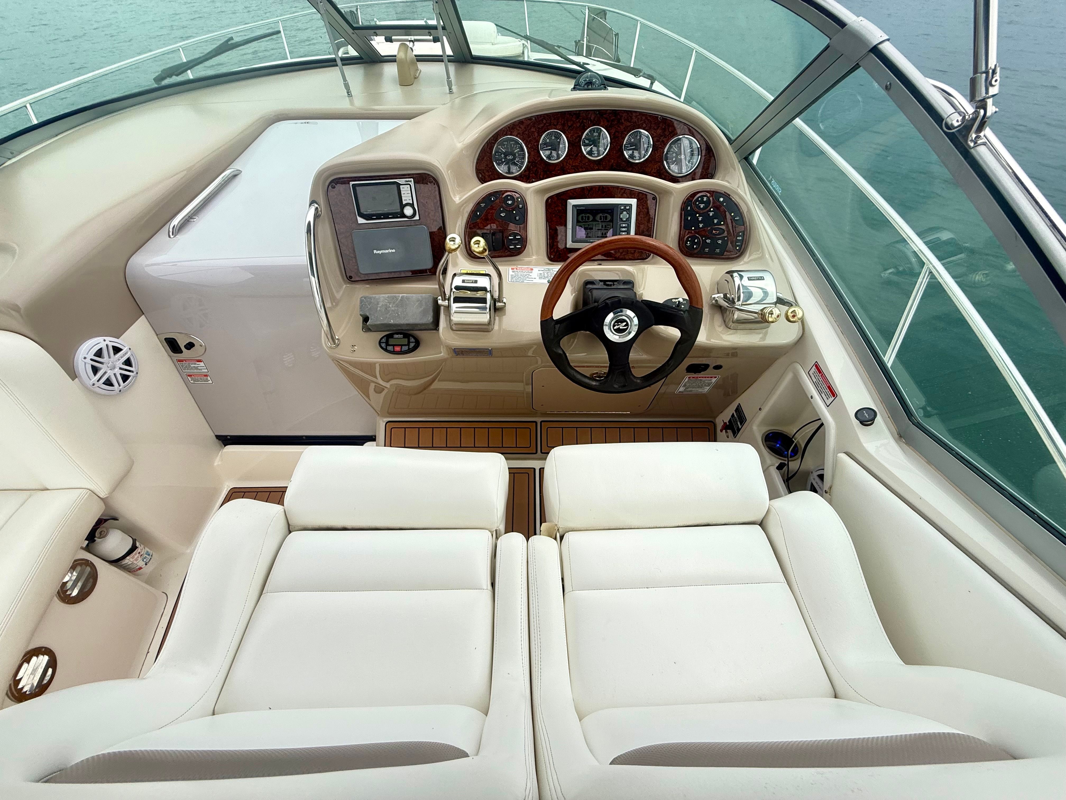 2005 SEA RAY 320 SUNDANCER - Image 17