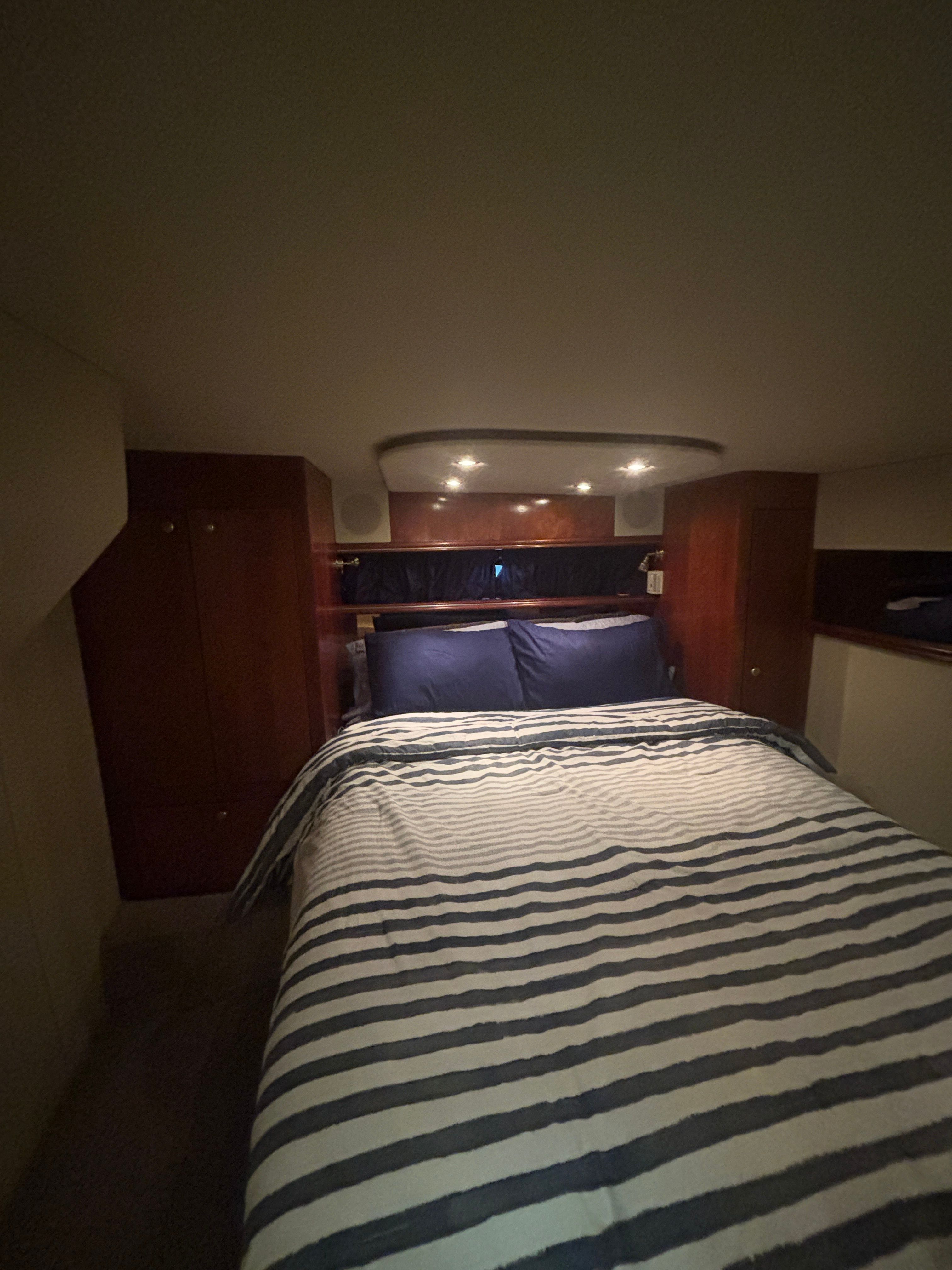 2006 Cruisers Yachts 460 Express - 11