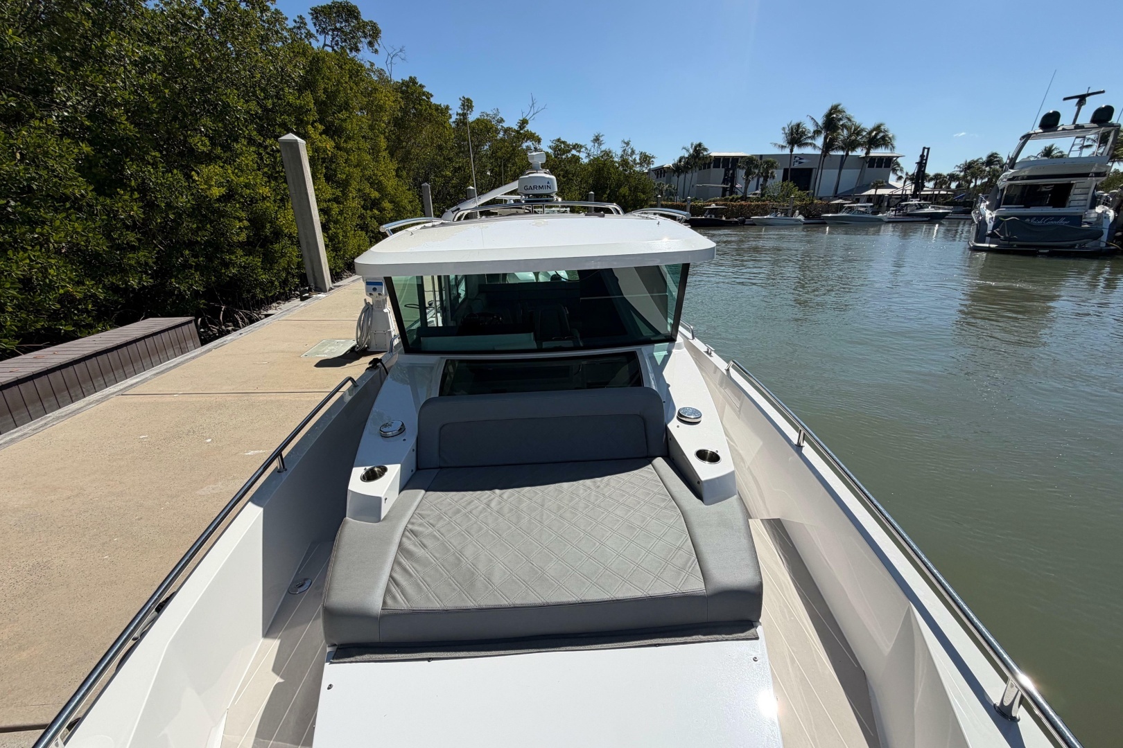 2018 Axopar 37 Cabin - Image 10