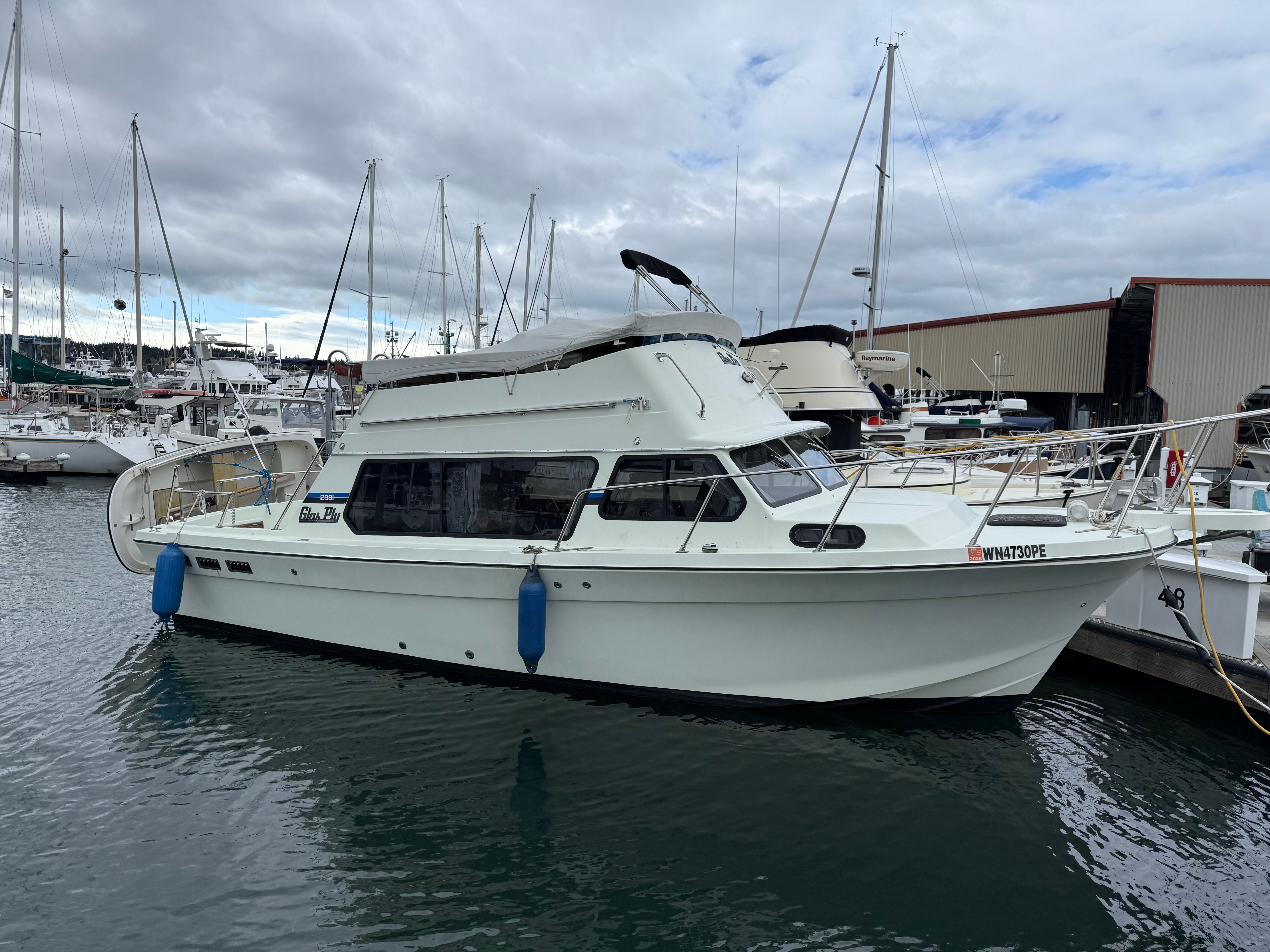 1981 Glasply 28 Long Cabin - 2
