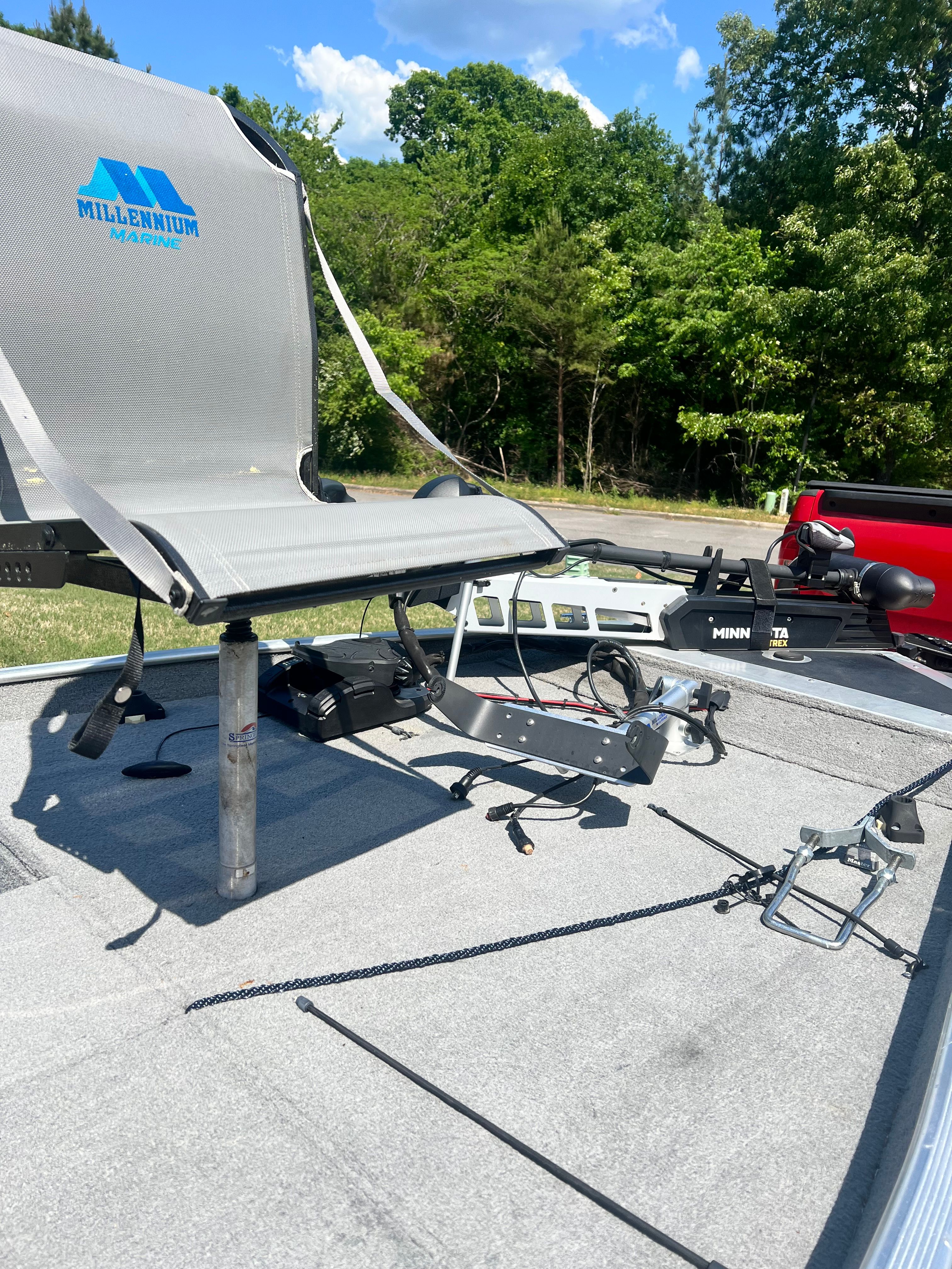 2007 Bass Tracker Pro 170 with Millennium Marine seat.