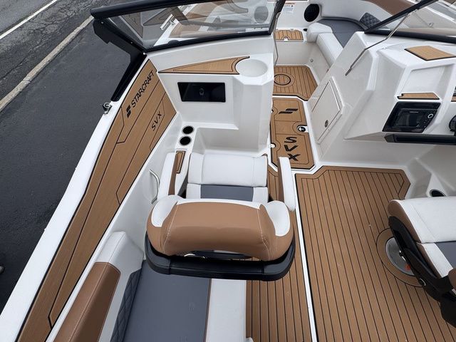 2026 Starcraft SVX 210 DC OB w/200hp and Trailer - 11