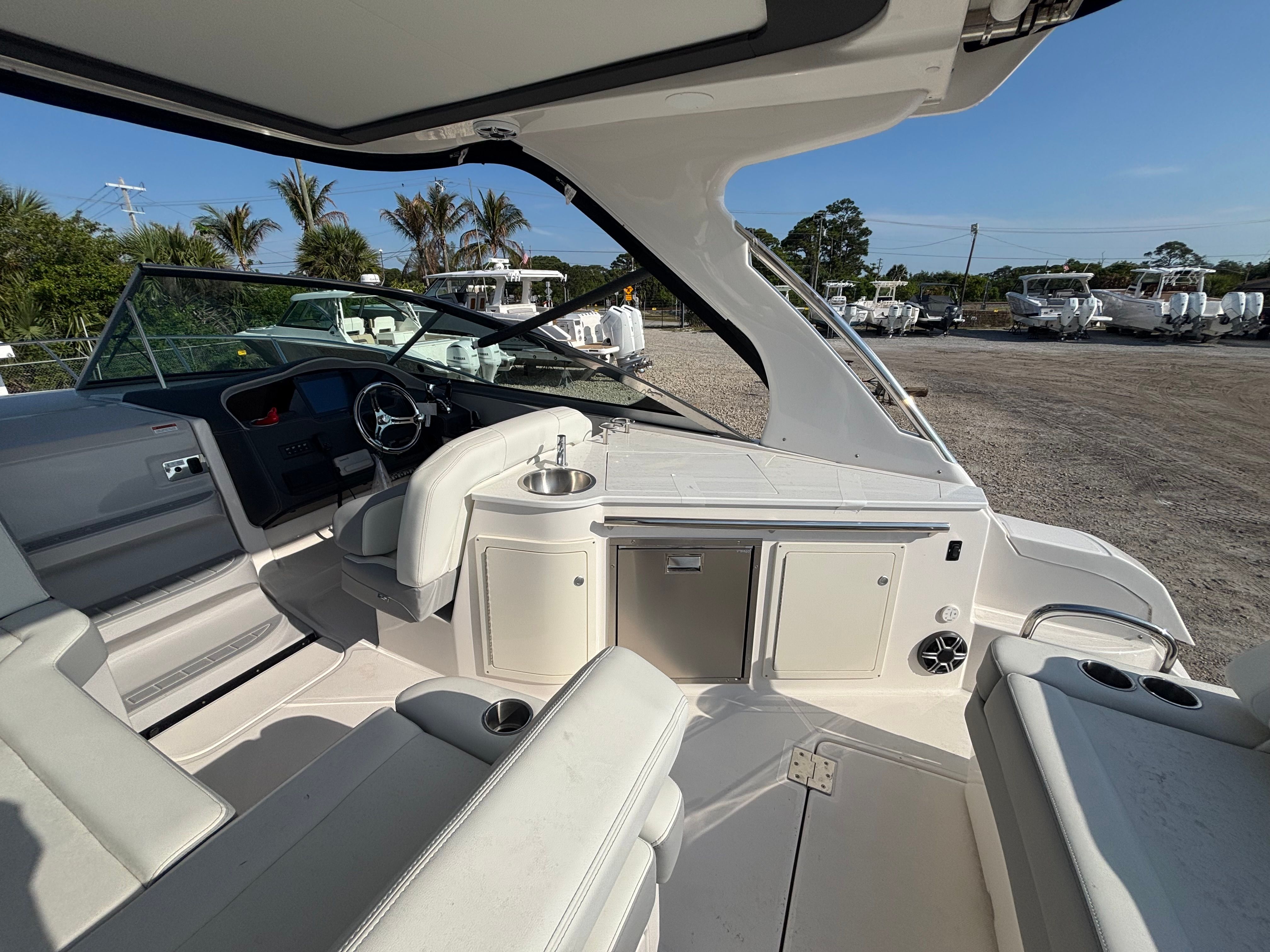 2026 REGAL 33 XO - Image 10