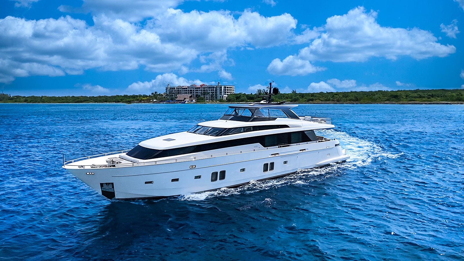 2014 Sanlorenzo SL104